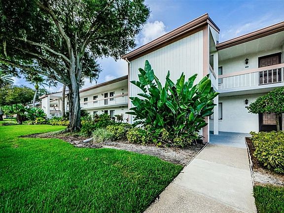 4th image of 121 Lakeview Way #37