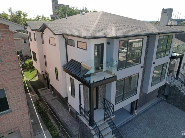 72 W Ruby Ave #A, Palisades Park, NJ 07650