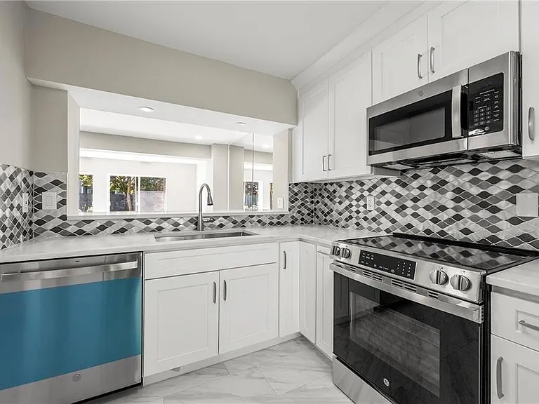 1009 Riverbend Club Dr SE — Photo 11