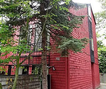700 NE 42nd St — Photo 12