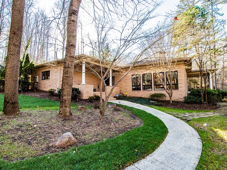 3911 Lakeside Dr — Photo 3