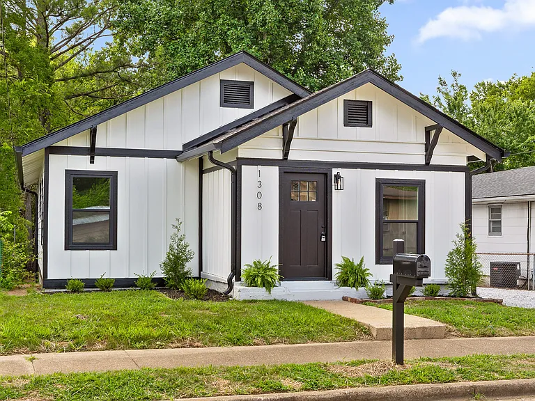 1308 S Lyerly St — Photo 2