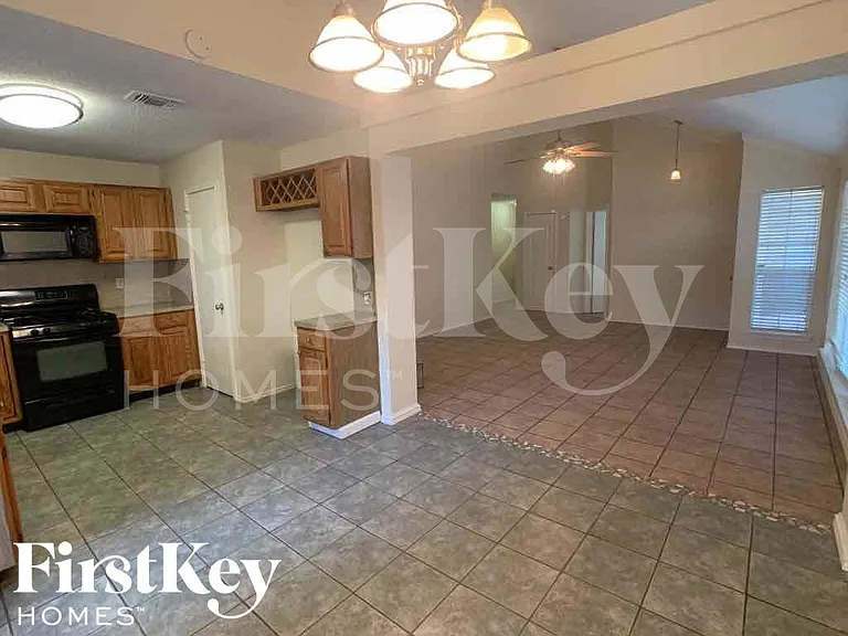 18614 Seaton Dr — Photo 5