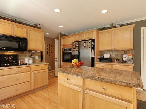 5th image of 1300 Millwood Ct NE