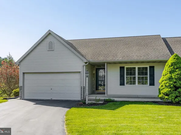 12 Pebble Creek Dr, Lititz, PA 17543