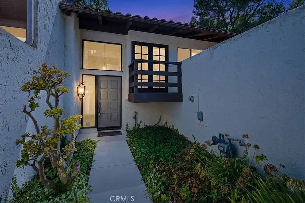 3 bed, 2184 sqft, $5,300 — Photo 1