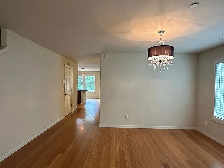 1319 Foreman Rd — Photo 2