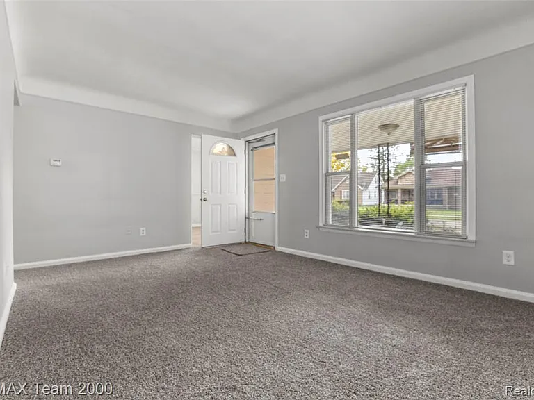 7322 Fenton St — Photo 5