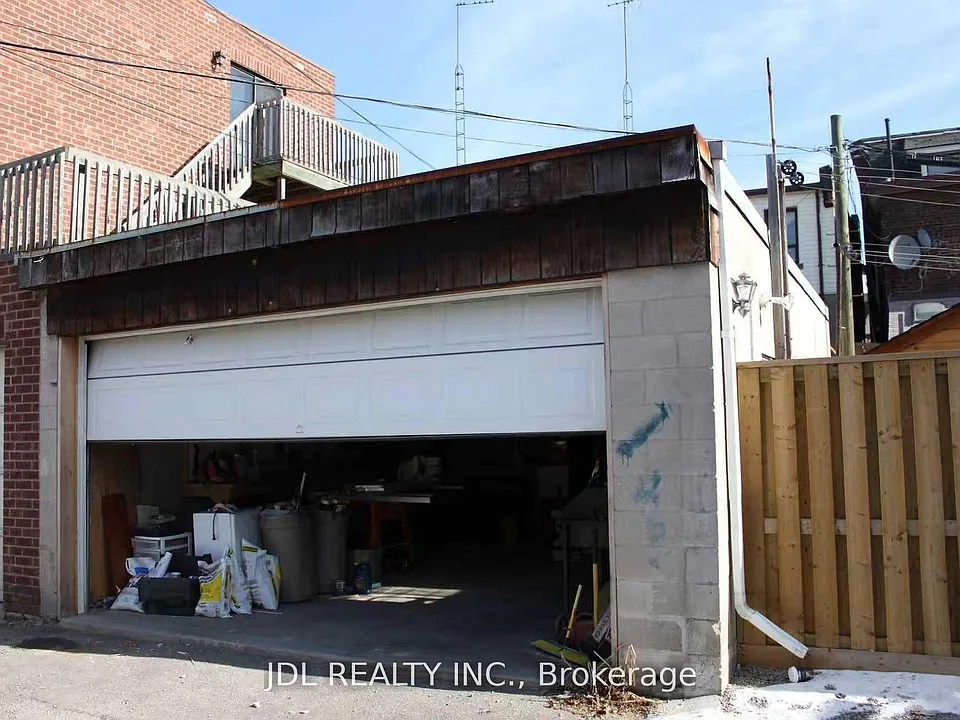 4 Moutray St #REAR
