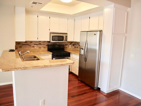 3rd image of 1522 S Saltair Ave APT 203