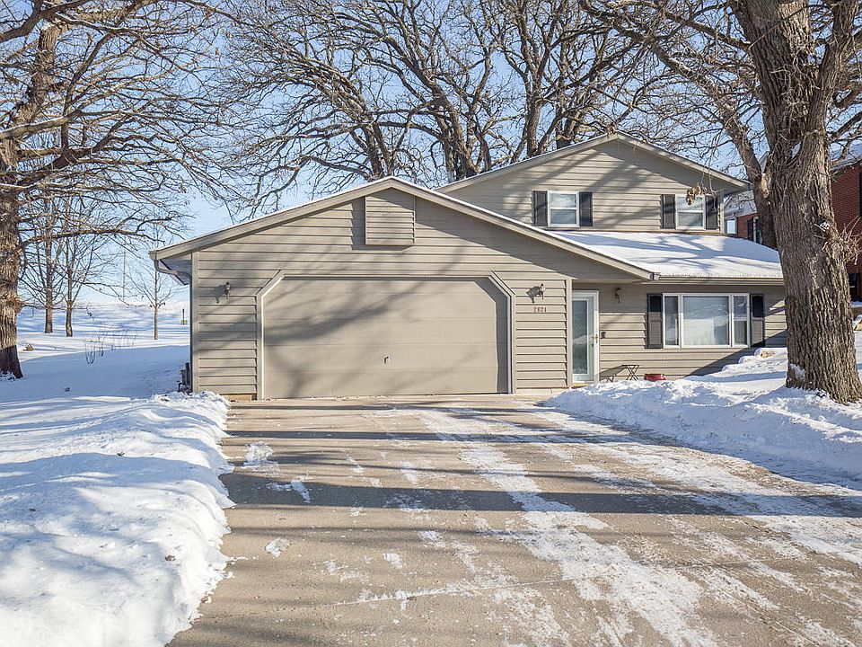 1st image of 2821 Center Lake Dr