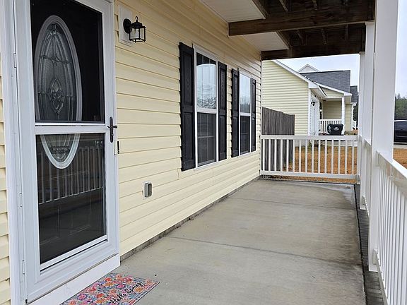 2nd image of 126 Carolina Oaks Cir