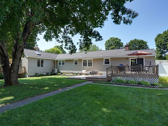 5th image of 40 Farmington Cir
