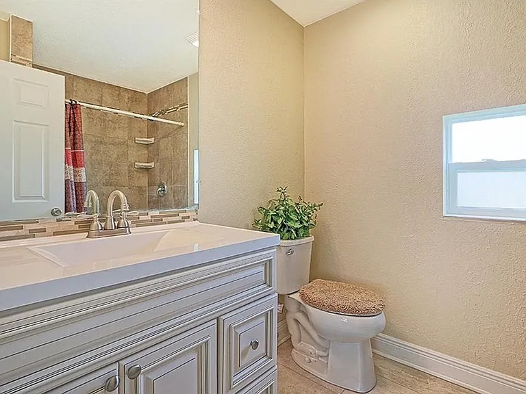 1235 Lakeview Rd — Photo 6
