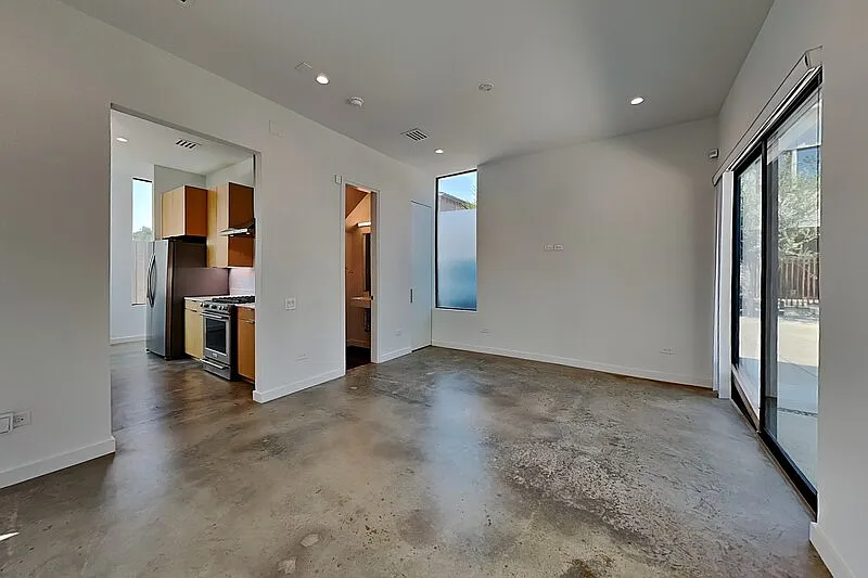 2 bed, 2.0 bath, 1000 sqft, $2,300 — Photo 3