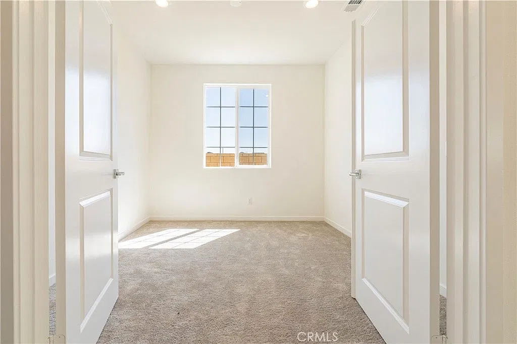 4 bed, 2253 sqft, $3,980 — Photo 2