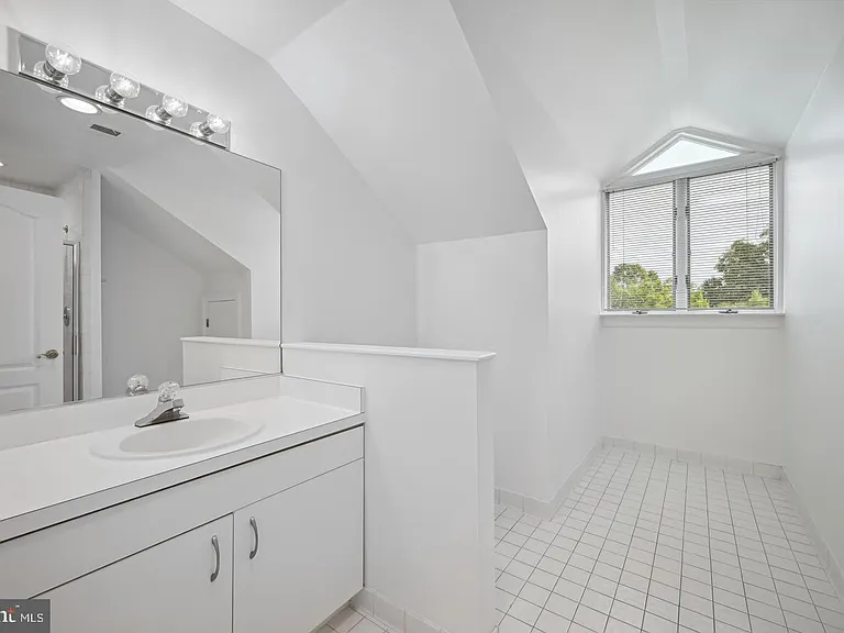 5330 Connecticut Ave NW — Photo 34