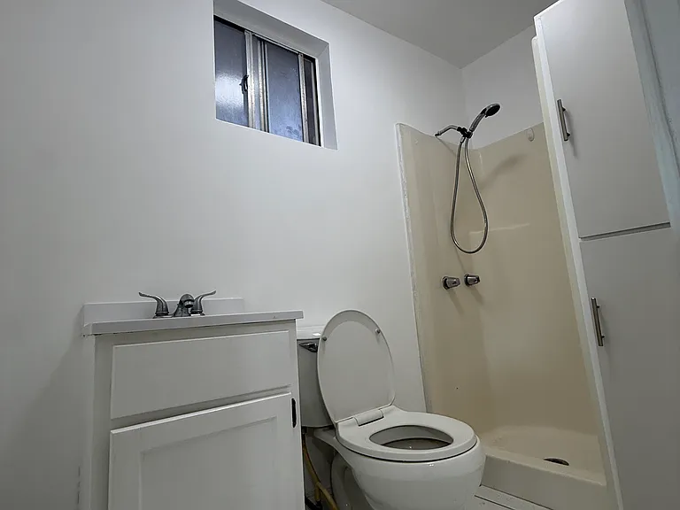 734 S Woods Ave — Photo 7