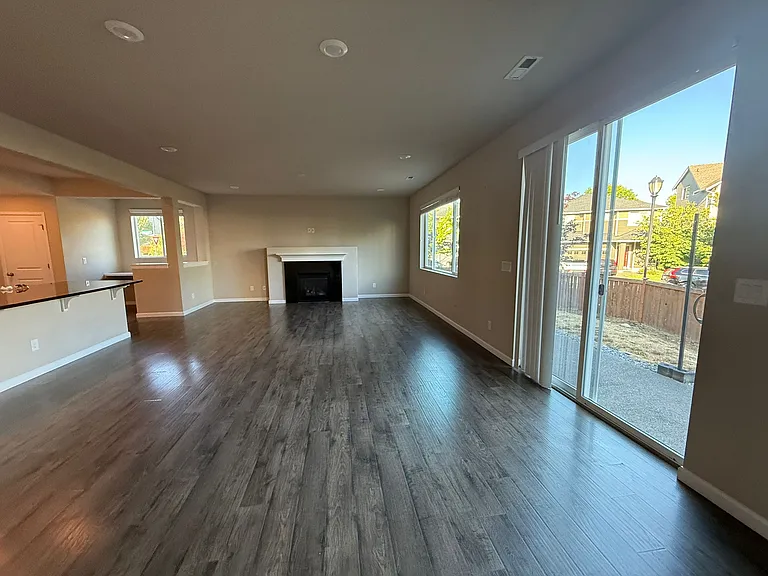 8657 Atlas Ave NE — Photo 5