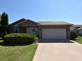 3824 Cobblestone Ct, Oshkosh, WI 54901