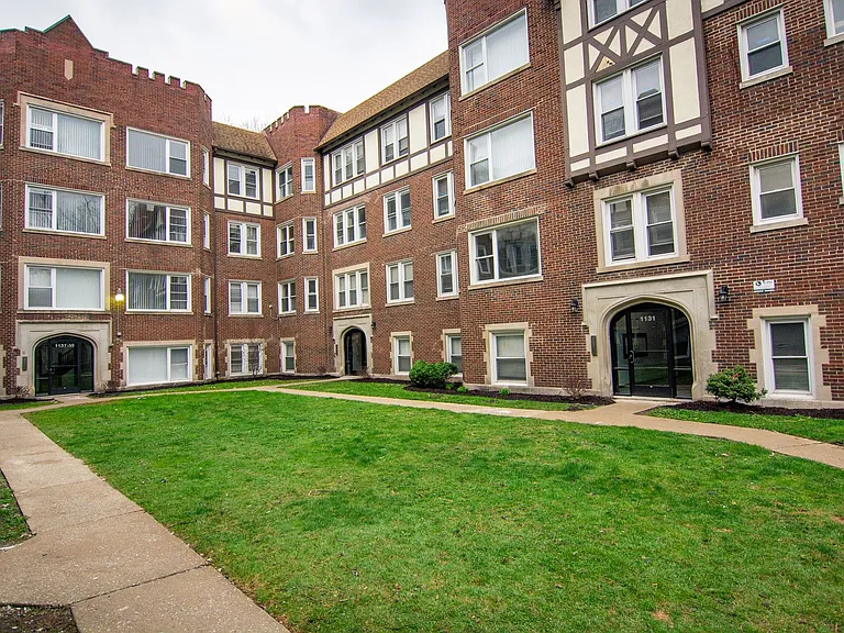 1131 E 79th Pl — Photo 13