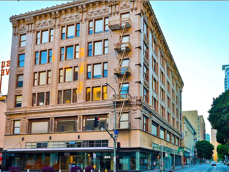 The Blackstone on 9th and Broadway — Photo 41