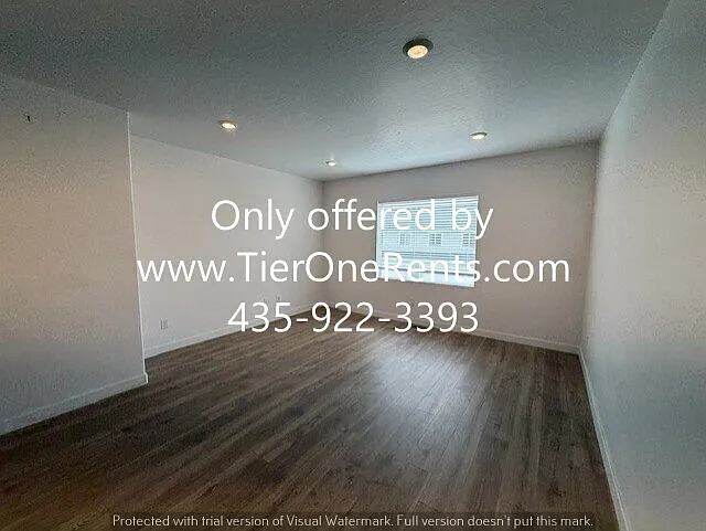 958 E Drifter Ln — Photo 2