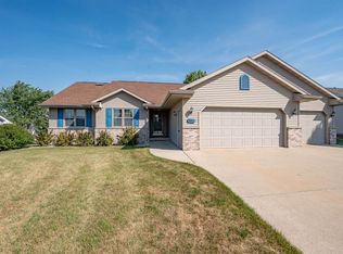 551 Nicole Ln, Wrightstown, WI 54180