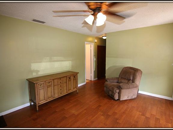 4th image of 16105 Catalina Dr