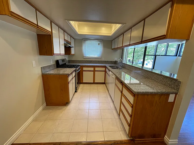 938 S Gramercy Pl #101 — Photo 3