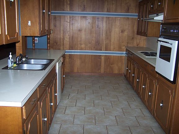 4th image of 1003 Hilltop Dr