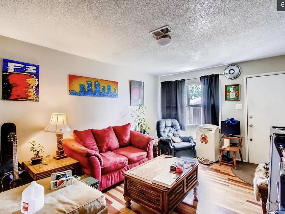 Living room *unfurnished