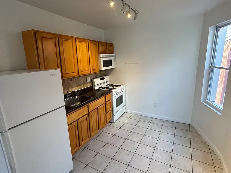 5036 Catharine St #2 — Photo 3