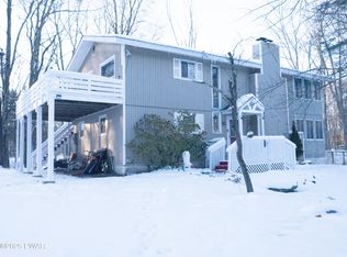 100 Lincoln Dr, Hawley, PA 18428