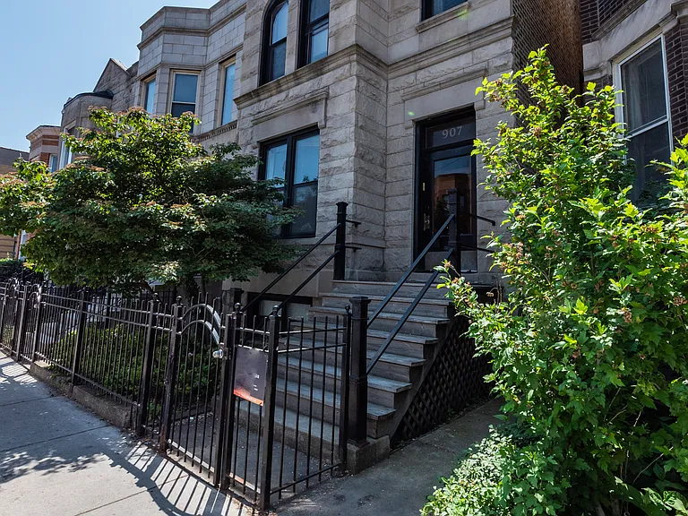 907 W Addison St #2 — Photo 1