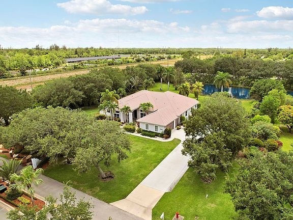2nd image of 5835 Lago Del Sol Drive