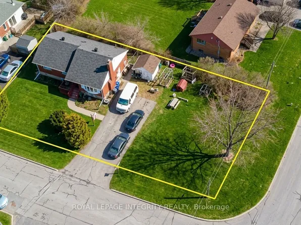 176 Oakridge Blvd, Ottawa, ON K2G 2V2