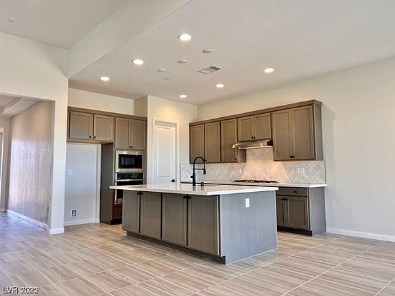 2nd image of 102 Hudson Terrace Ln