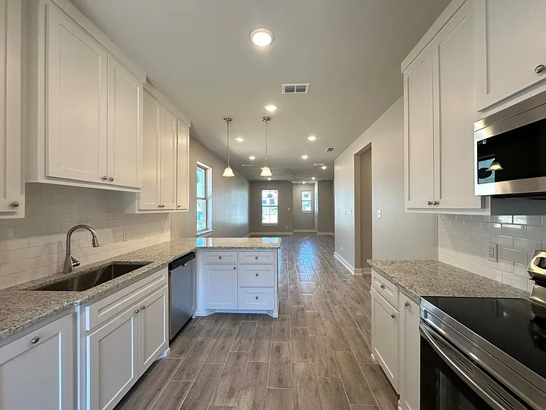 205 Lindsey Ln — Photo 8