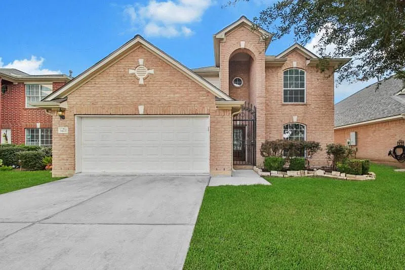 3 bed, 2.5 bath, 2182 sqft, $2,200 — Photo 2