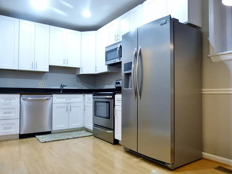 200 E West St #1 — Photo 6