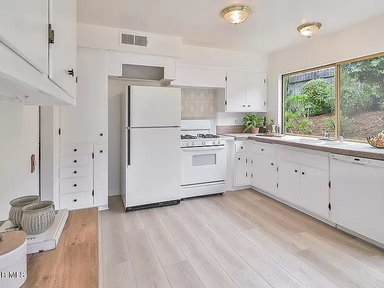 3245 W Felton St — Photo 7