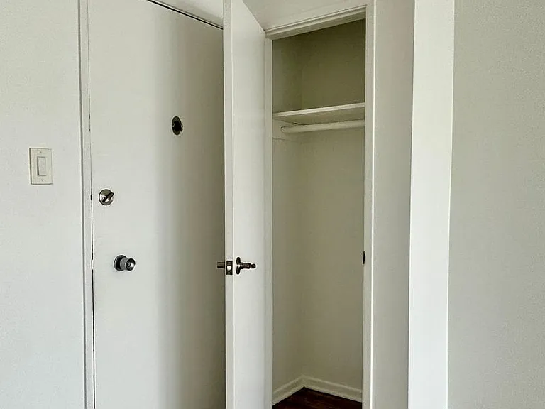 928 S Sherbourne Dr — Photo 7
