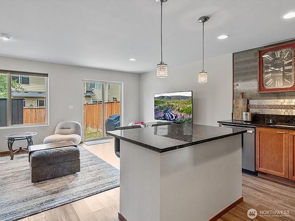 3rd image of 8212 42nd Street NE