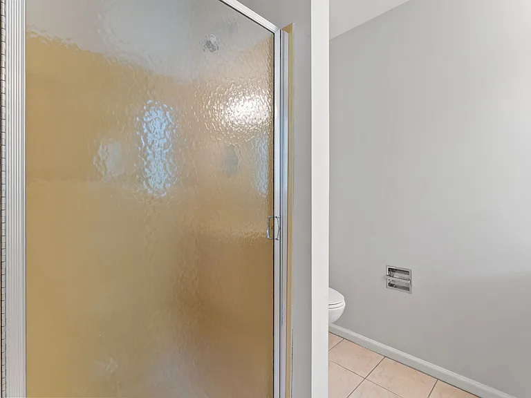225 Arbutus Rd — Photo 37