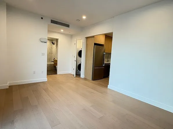 150-02 Northern Blvd #5J, Flushing, NY 11354