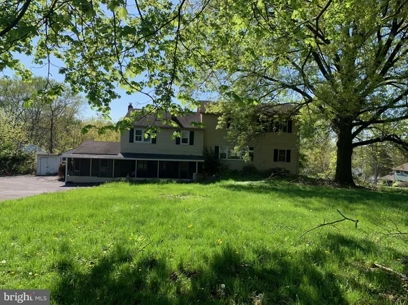 2351 N Parkview Dr, Norristown, PA 19403