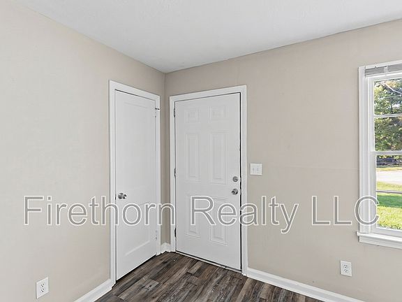 5th image of 2541 Rhodes Dr