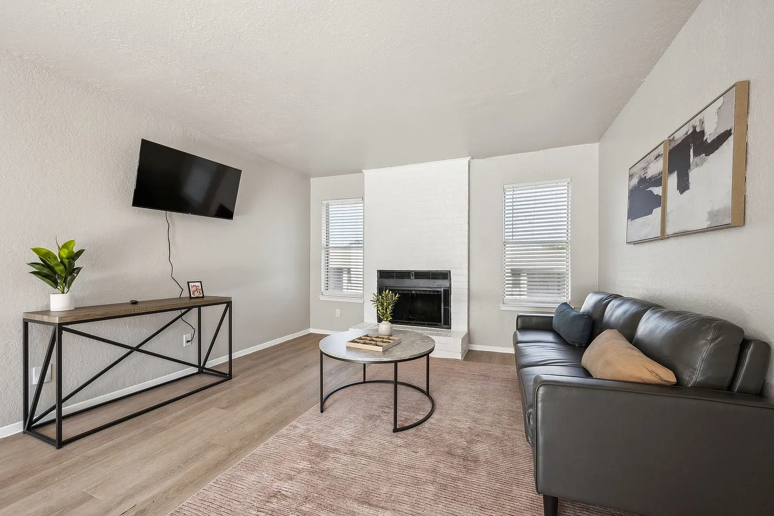 2 bed, 2.0 bath, 947 sqft, $2,496 — Photo 1