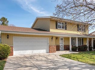 6624 Radburn Ln, Greendale, WI 53129